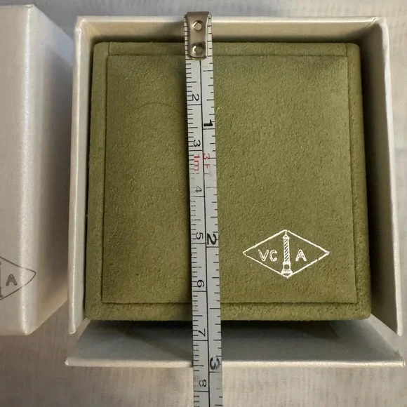 Van Cleef & Arpels 💯% Authentic luxury Green Velvety Jewelry or storage Box Set - Picture 5 of 8